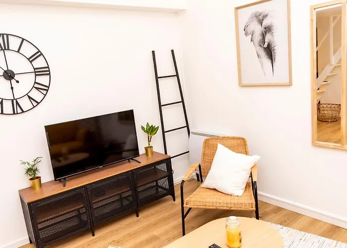 4-person Apartment, Center